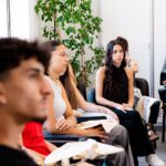 Jovens deputados de Lagoa do Algarve e dos Açores debateram emprego, saúde mental e participação cívica.