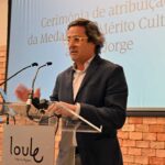 Lídia Jorge recebeu a Medalha de Mérito Cultural em Loulé, onde reafirmou a ligação ao Algarve e às suas origens.