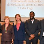 Lídia Jorge recebeu a Medalha de Mérito Cultural em Loulé, onde reafirmou a ligação ao Algarve e às suas origens.