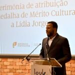Lídia Jorge recebeu a Medalha de Mérito Cultural em Loulé, onde reafirmou a ligação ao Algarve e às suas origens.