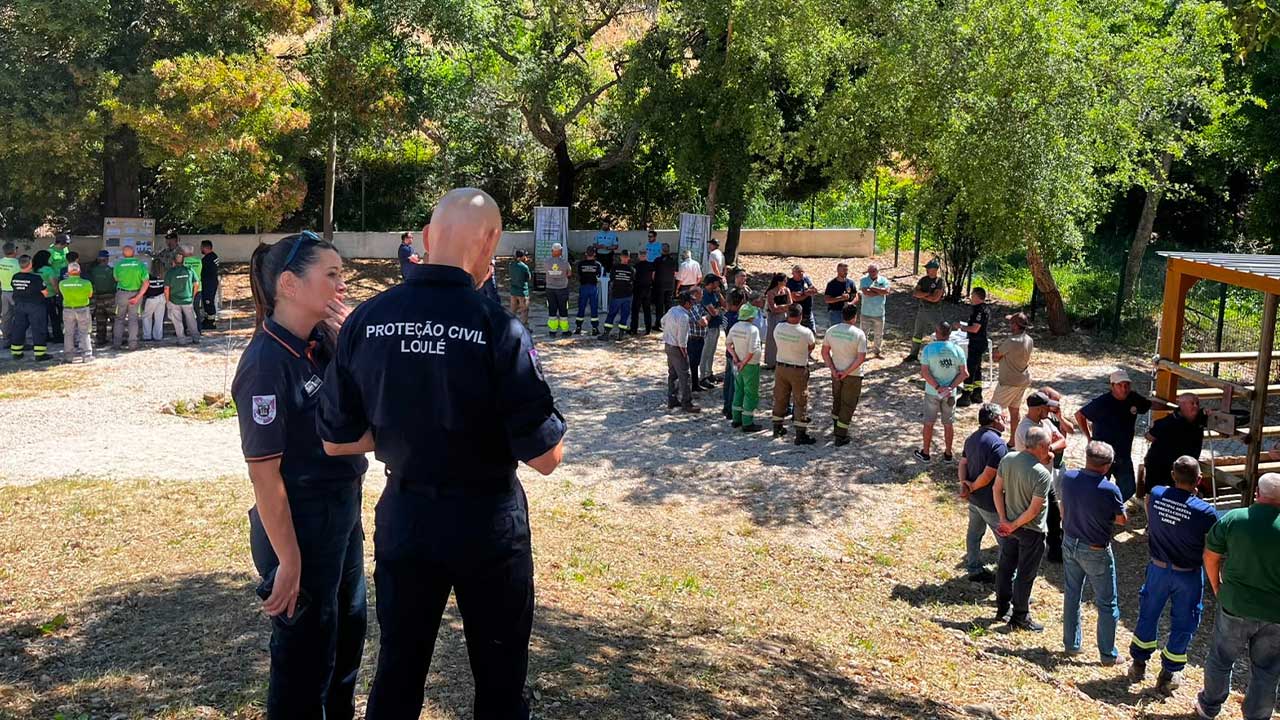 O dispositivo local de Loulé reuniu 34 equipas para reforçar a prevenção e o combate aos incêndios rurais.