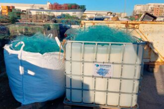 Luságua recolheu 8,5 toneladas de redes de pesca em Olhão e Quarteira para transformar resíduos em novas fibras têxteis.