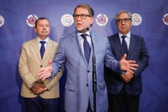 Temperaturas até 40 graus levam Governo a reforçar alertas para incêndios e proteção da população vulnerável.