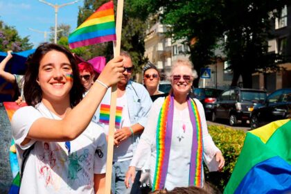 Marcha do Orgulho LGBTQI+ do Algarve regressa a Faro com desfile, momento de silêncio e arraial aberto à comunidade.