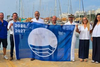Marina de Portimão mantém Bandeira Azul pelo 26.º ano consecutivo e destaca qualidade ambiental e segurança.