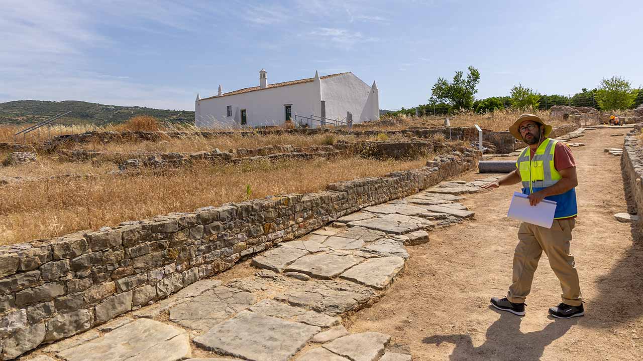 Património Cultural, entidade que agora tutela as Ruínas Romanas de Milreu investe no monumento de Estoi, Faro, com verbas do PRR.