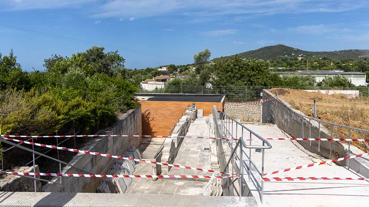 Ruínas Romanas de Milreu, em Estoi, recebem obras financiadas pelo PRR, que renovam acessibilidades, percurso e valorizam elementos arquitetónicos do templo.
