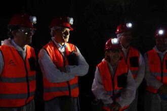 Luís Montenegro associa a reforma laboral ao crescimento económico e acusa os críticos de aceitarem a «mediania».