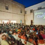 A 26.ª Mostra de Cinema ao Ar Livre leva 29 filmes e realizadores convidados a Tavira, entre julho e agosto, com sessões nos Claustros do Convento do Carmo.