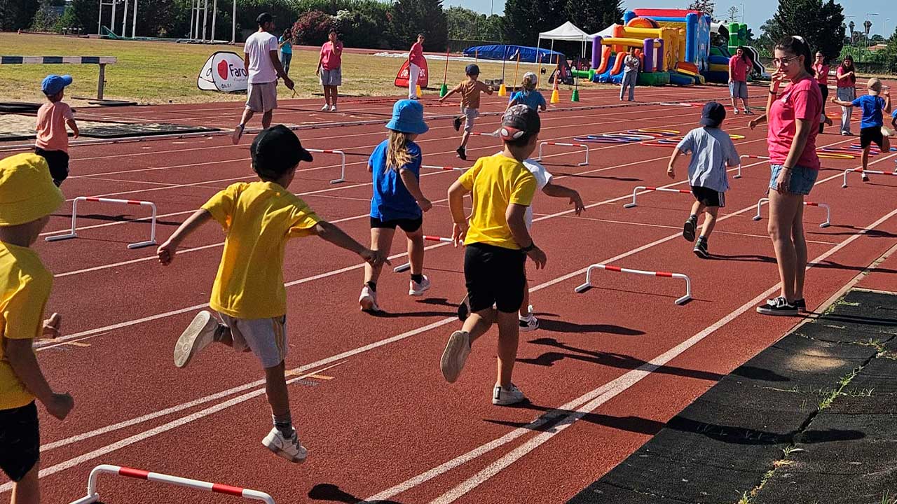 Festa da Motricidade Infantil juntou mais de 2500 crianças na Pista de Atletismo de Faro entre os dias 11 e 19 de junho.