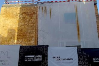 Museu Municipal de Lagos está no centro da contestação dos vereadores à proposta de pagar mais de 190 mil euros para cessar a obra.