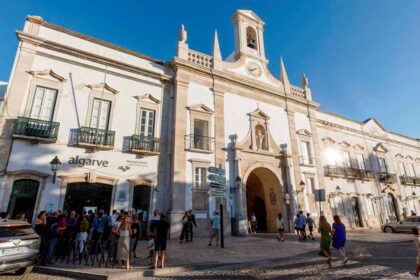 Convento da Assunção, Arco da Vila, Milreu, Palácio Fialho e Palácio de Estoi seguem na corrida nacional das Novas 7 Maravilhas de Portugal.