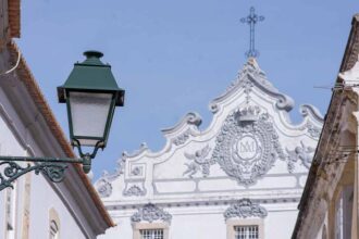 Olhão celebra 200 anos com concertos nas igrejas e um videomapping participativo que conta a história da cidade.