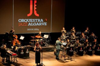 Após concertos esgotados em Lagos e Lagoa, a Orquestra de Jazz do Algarve leva a Sevilha a homenagem a Ella Fitzgerald.