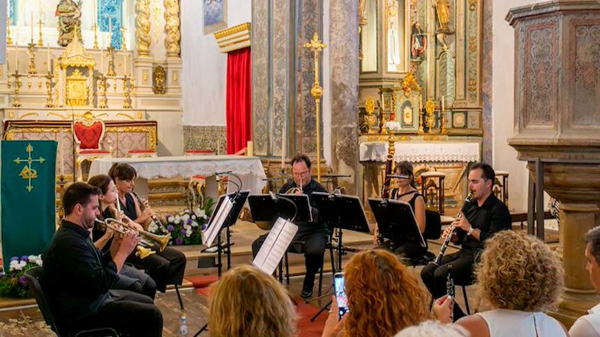 Orquestra do Algarve levou música clássica à Igreja Matriz de Moncarapacho, nas celebrações dos 200 anos de Olhão.