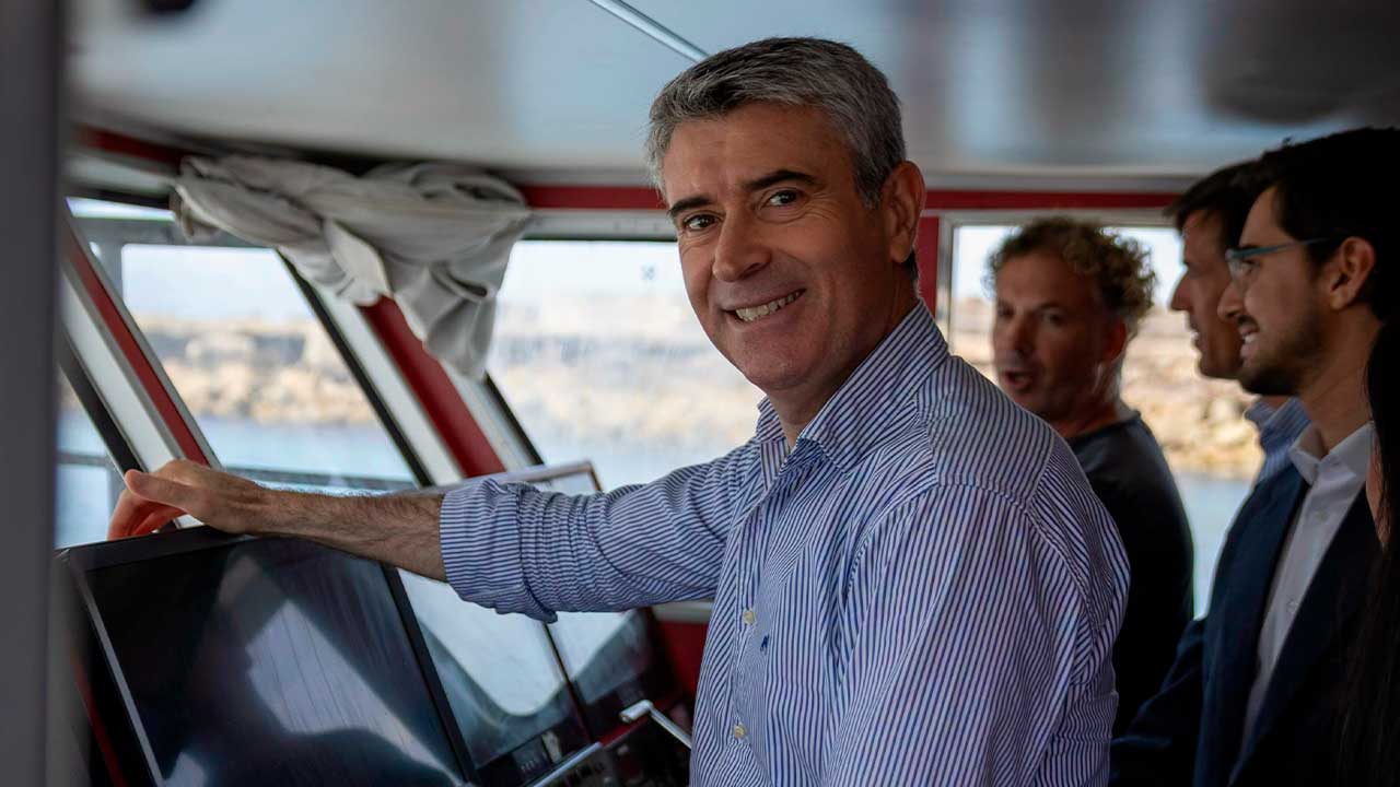 Líder do PS esteve hoje numa empresa de atum em Olhão e acusou Governo de abandonar o mar como prioridade económica.