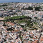 A oposição acusa a Câmara de Lagos de atrasar a execução das obras financiadas pelo PRR para habitação.