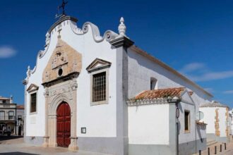Visita inclui encontros com instituições locais e uma deslocação a estradas e caminhos da freguesia.