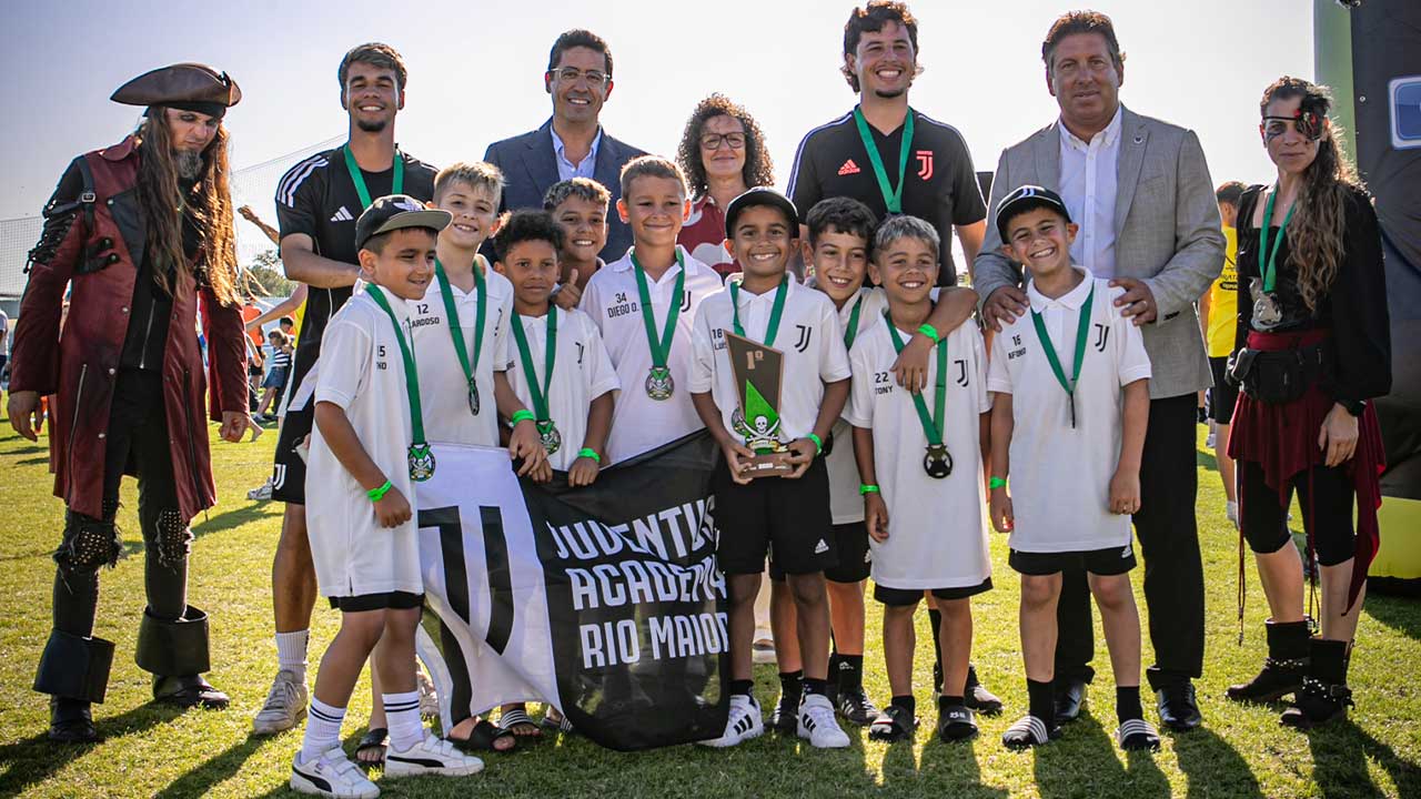 Cerca de 1.200 atletas participaram na 10.ª edição do Pirates Cup, realizada em Albufeira.