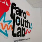 «Podcast Universitário» chega ao Faro Youth Lab para apoiar jovens na escolha do curso, no acesso ao ensino superior e na entrada no trabalho.