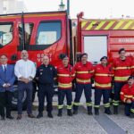 Bombeiros de Portimão recebem novo veículo florestal financiado pelo Algarve 2030 para reforçar o combate aos incêndios.