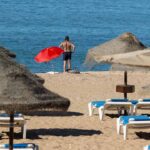 Praias de Quarteira recuperaram dezenas de metros de areal após a reposição de areia realizada pela APA.