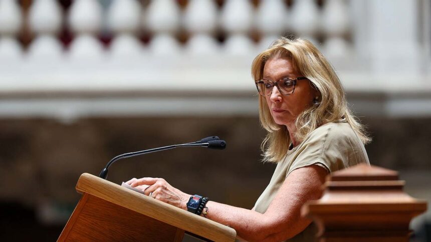 Governo defende que a reforma laboral é essencial para relançar a economia e aproximar salários da média europeia.