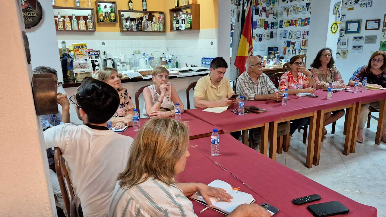Líderes rotários de todo o Algarve reuniram-se em Albufeira para preparar o próximo ano.