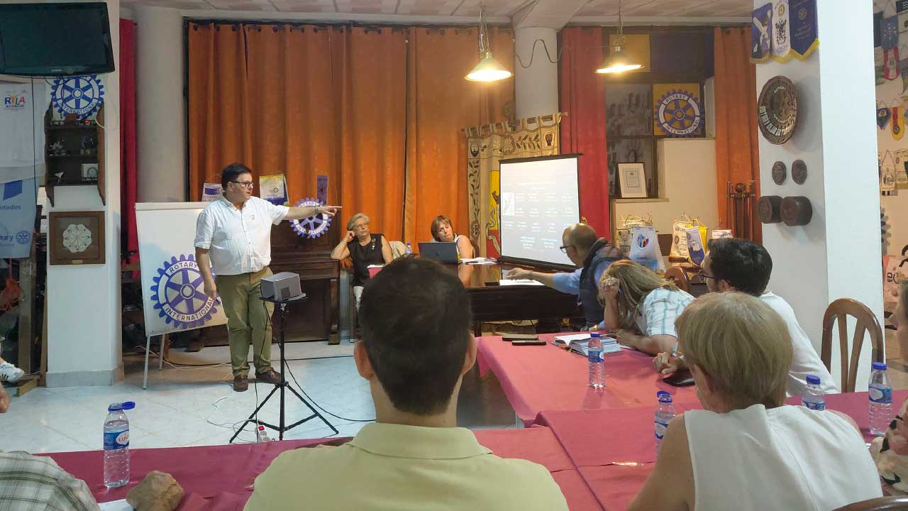 Líderes rotários de todo o Algarve reuniram-se em Albufeira para preparar o próximo ano.