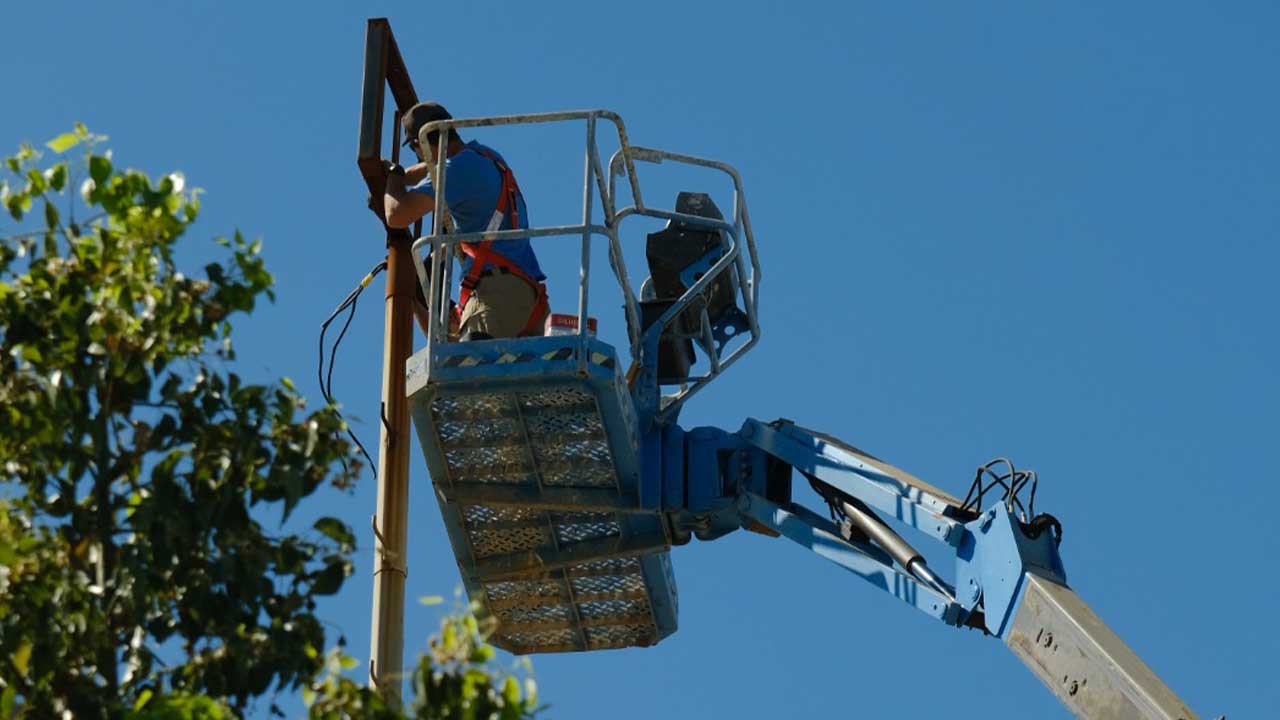 São Brás de Alportel iniciou a renovação da iluminação do Polidesportivo Gonçalo Assunção, apostando na tecnologia LED e na eficiência energética.