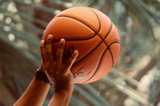 Centenas de atletas, dezenas de jogos e cinco dias de competição marcam o Torneio Internacional de Basquetebol de Tavira.