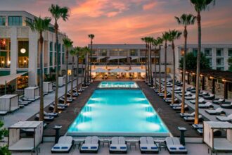 Novo rooftop, menus de verão e atividades para crianças marcam a nova temporada em Vilamoura.