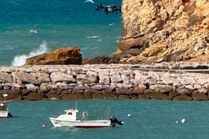 Buscas por um jovem britânico desaparecido no mar em Albufeira foram retomadas hoje.