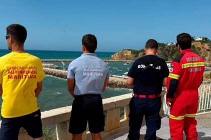 Corpo encontrado junto à barra de Albufeira deverá ser do jovem britânico desaparecido, segundo a Autoridade Marítima Nacional.