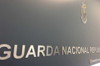 GNR deteve três suspeitos e apreendeu 56 fardos de haxixe durante uma operação de transbordo de droga em Aljezur.
