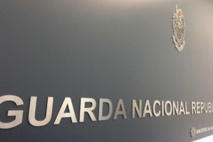 GNR deteve três suspeitos e apreendeu 56 fardos de haxixe durante uma operação de transbordo de droga em Aljezur.