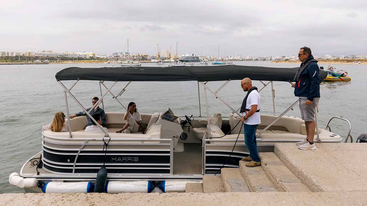 Nova gestão mantém a tradição do Sueste e reforça a oferta de marisco, vinhos e experiências no Arade.