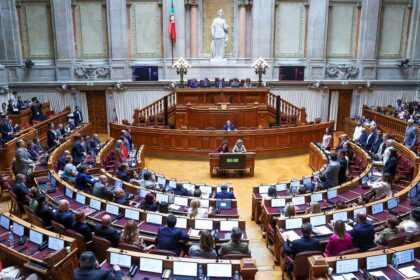 A proposta do Governo para rever a legislação laboral foi rejeitada após o Chega votar contra ao lado da esquerda.
