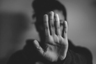 Suspeito de violência doméstica ignorou medidas judiciais e ficou em prisão preventiva em Vila Real de Santo António.