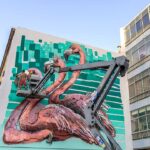 A instalação «3 Flamingos», de Bordalo II, já pode ser vista em Olhão. A obra evoca a Ria Formosa e alerta para a proteção da natureza.