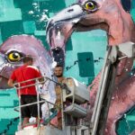 A instalação «3 Flamingos», de Bordalo II, já pode ser vista em Olhão. A obra evoca a Ria Formosa e alerta para a proteção da natureza.