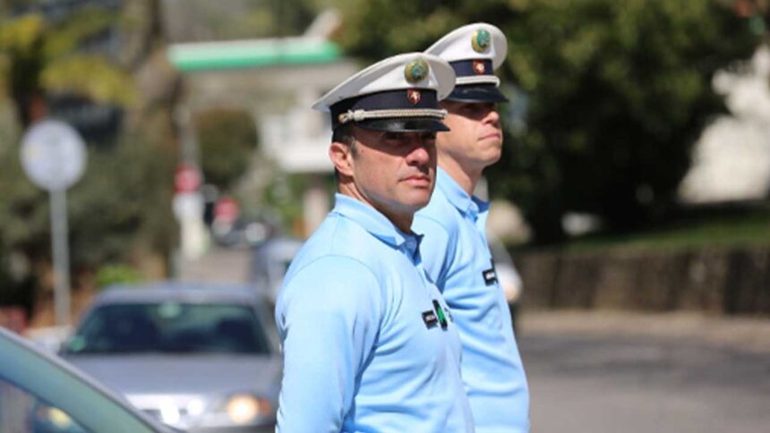 Passageiro de 25 anos morreu após despiste contra muro de uma habitação, em Albufeira. GNR constituiu arguido o alegado condutor.