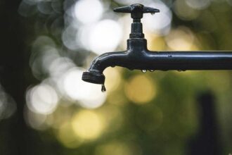 Algarve 2030 disponibiliza 20 milhões de euros para reduzir perdas de água, modernizar redes municipais e reforçar a eficiência hídrica em toda a região.