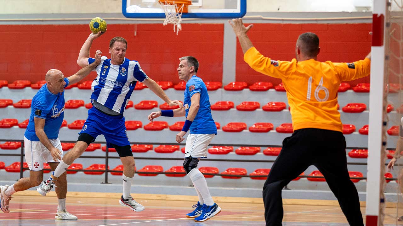 Andebol Masters teve fase final em Albufeira, onde o FC Porto venceu o Belenenses por 33-24 e conquistou o título nacional.