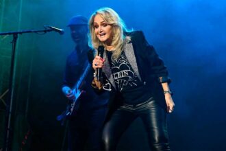 Albufeira recordou a ligação de Bonnie Tyler ao concelho, onde a cantora tinha casa desde 1978 e participou em iniciativas municipais.