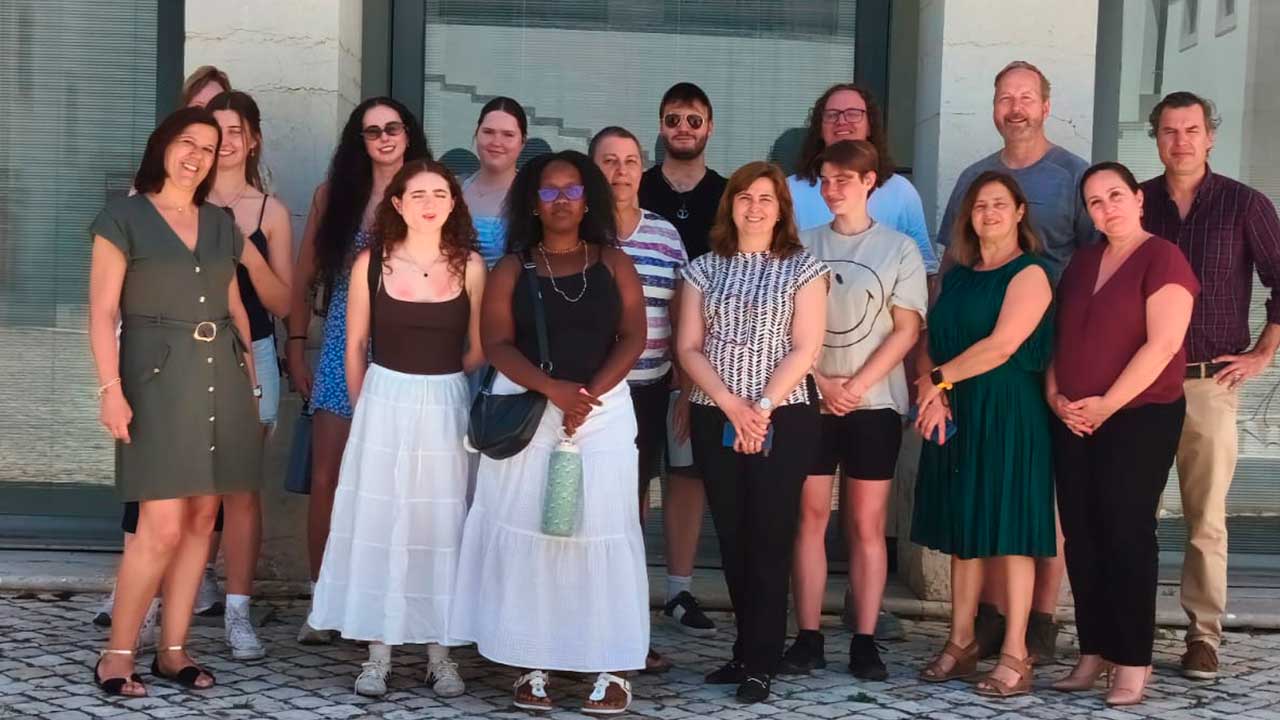 Alunos do Canadá visitaram Escolas de Hotelaria e Turismo no Algarve, em programa internacional com workshops, aulas práticas e experiências gastronómicas.