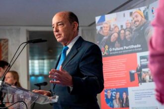 CCDR Algarve assinala 40 anos de Portugal Europeu com conferência de Carlos Coelho, em Faro, e exposição oficial em Loulé.