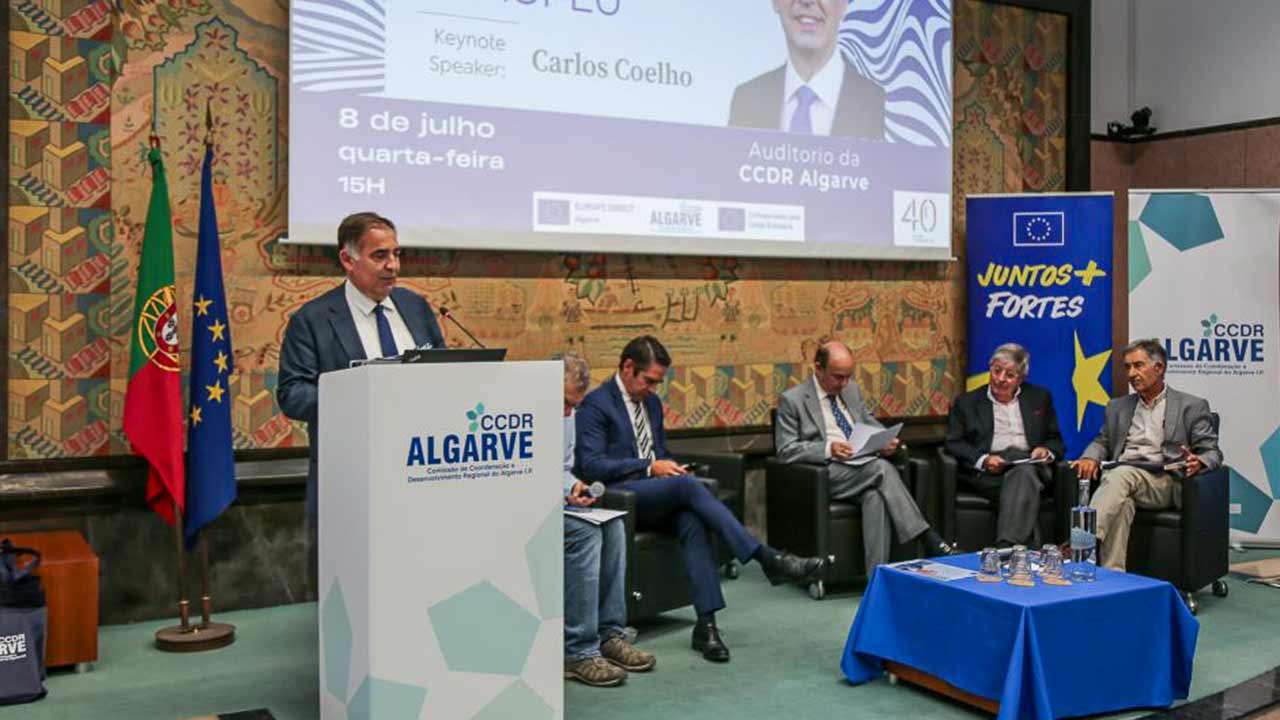 Uma conferência promovida pela CCDR Algarve revisitou quatro décadas de integração europeia e destacou o papel decisivo dos fundos comunitários na modernização da região.