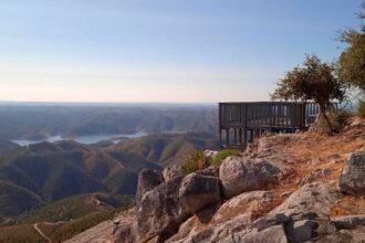 Castelo de Alferce entra em nova fase de estudo arqueológico, com uma escavação para avaliar o local e a possível ligação ao castellum de Munchite.
