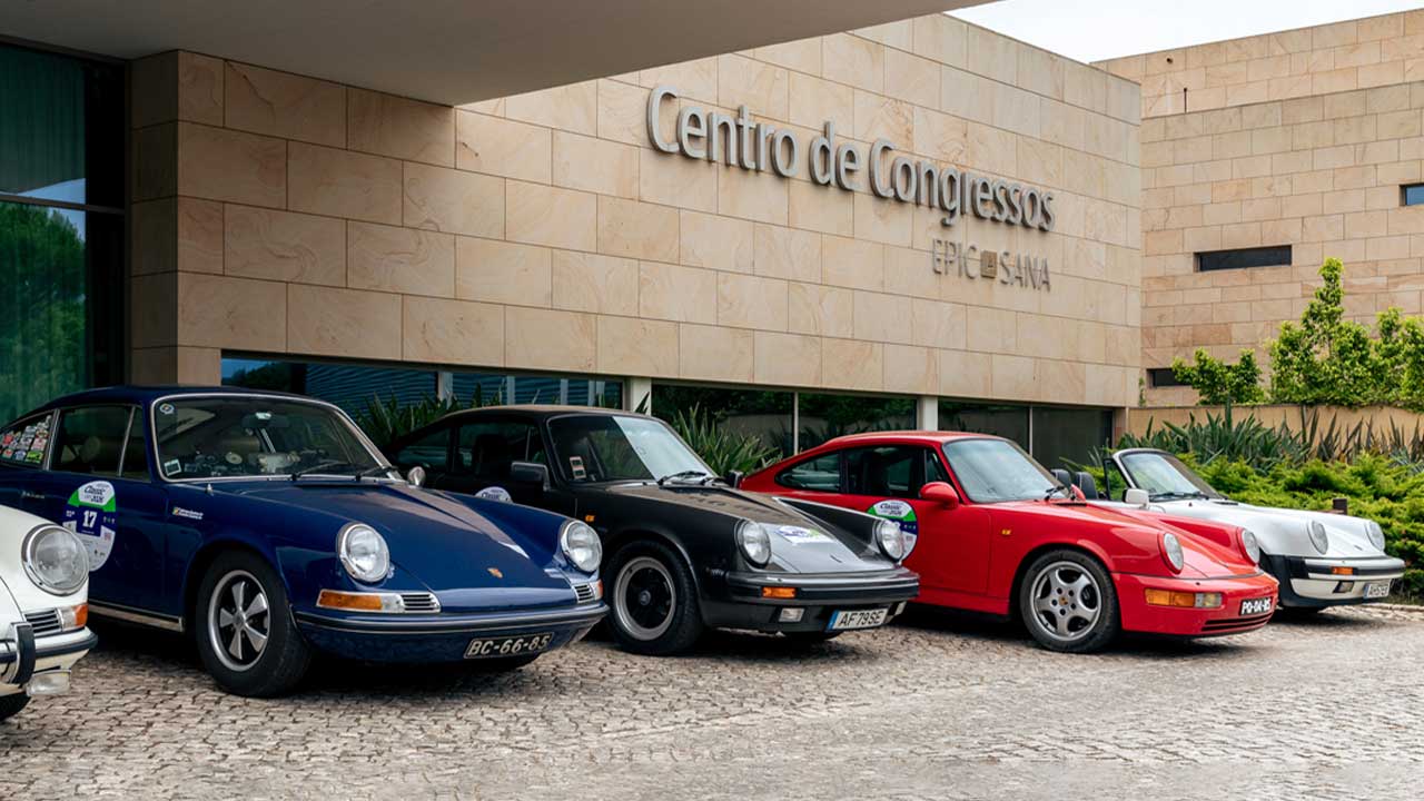 Algarve Classic Cars levou mais de 100 veículos de coleção a Albufeira e encerrou a 33.ª edição com a etapa final da prova.